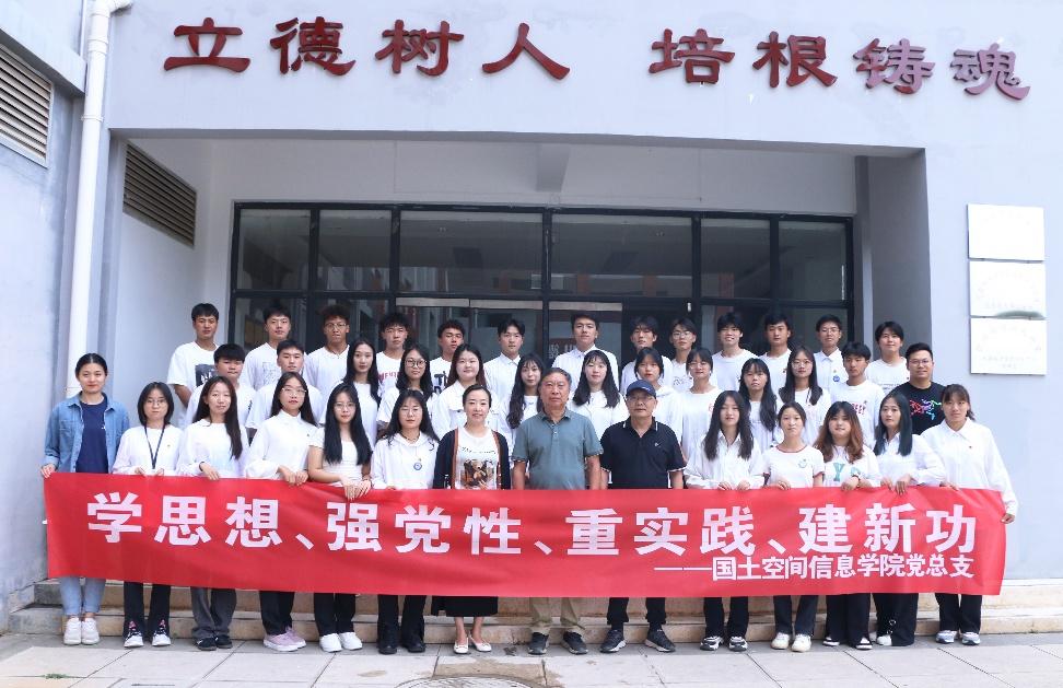 足球赌注网站党总支开展2023年“读懂中国”暨“老少共话二十大，踔厉奋发新征程”主题座谈会
